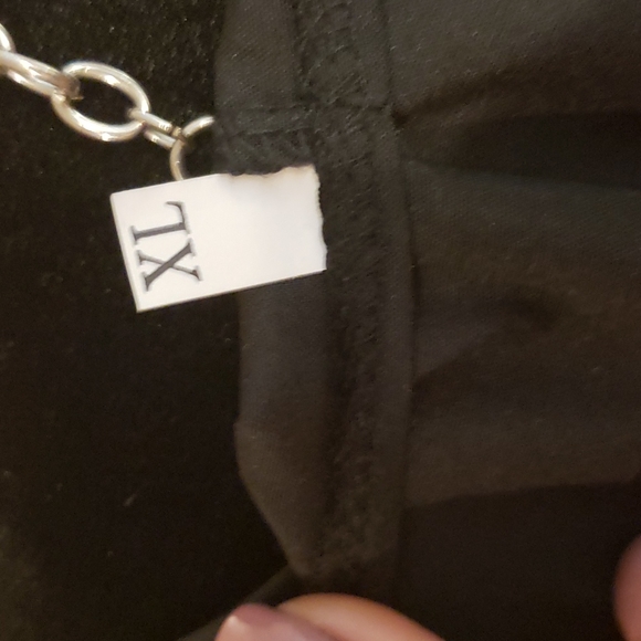 Blk Work or Travel Dress with Floral Detail. Never worn. Necklace not included. - Picture 6 of 9